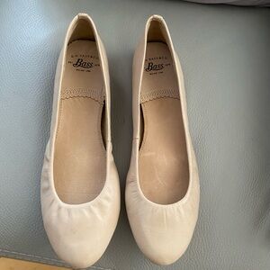 G.H Bass & Co womens leather flats size 9 new in box